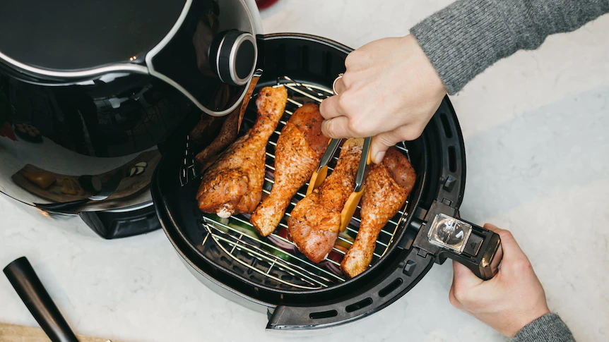 طرز تهیه سوخاری سینه مرغ با دستگاه سرخ کن بدون روغن