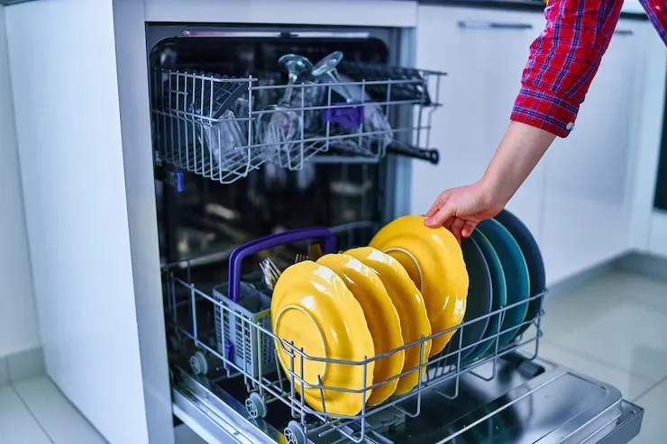اقدامات لازم قبل از چیدن ظروف در ماشین ظرفشویی